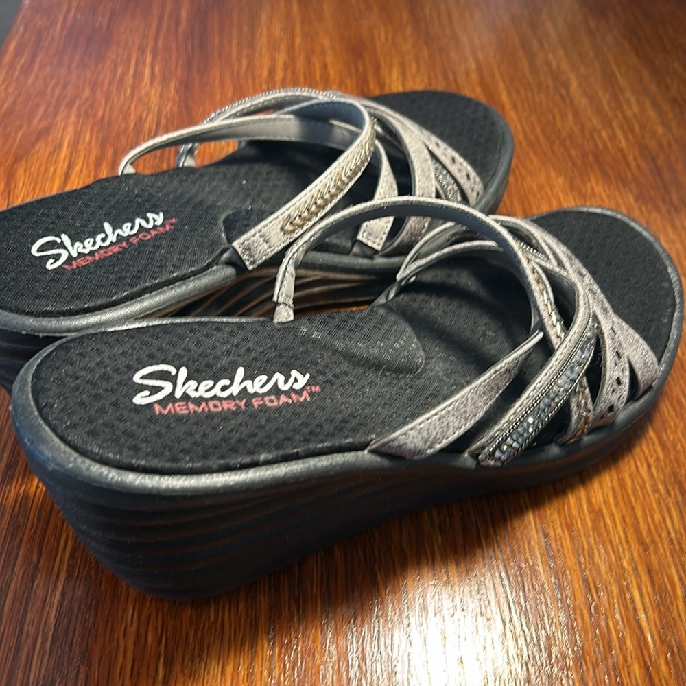 NWT Skecher Rumbler Wave New Lassie Wedge Pewter Sandal. Size 9 - Picture 3 of 11